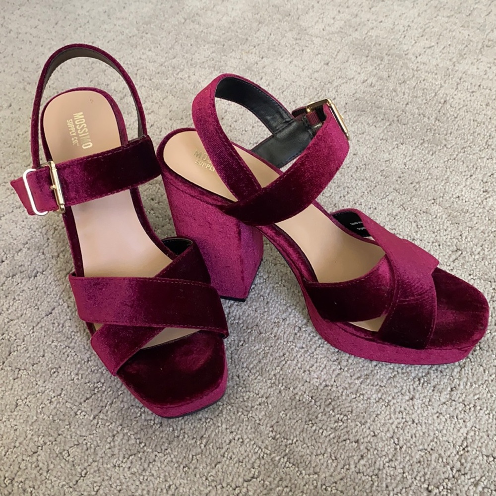 Mossino plum velvet heels